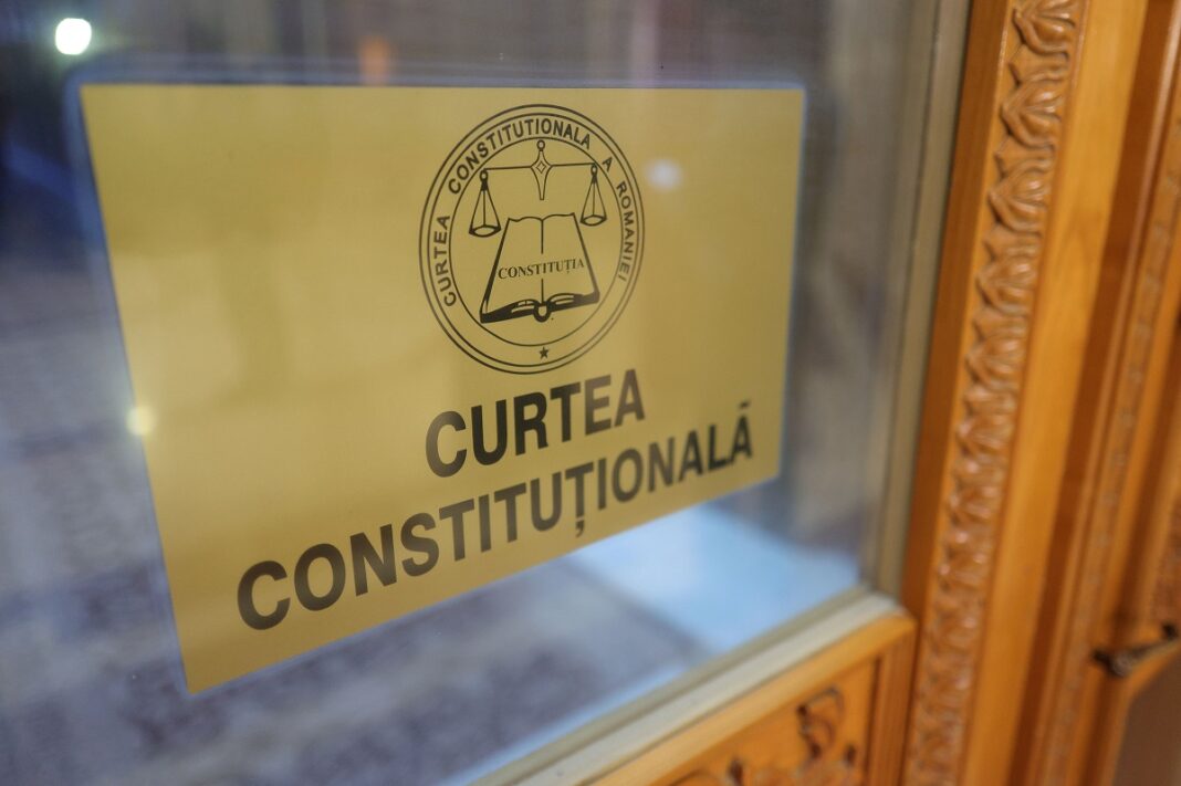 Curtea Constituțională: Excluderea de la procedura de achiziţie pentru că firma e subiectul unei investigaţii penale – o încălcare a prezumţiei de nevinovăţie