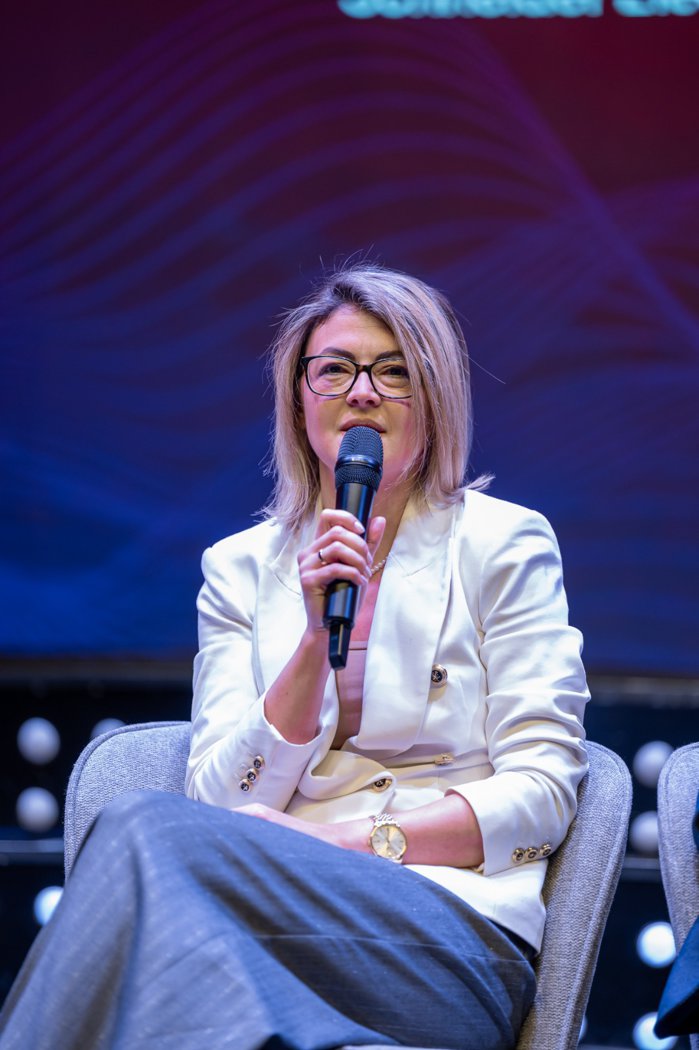 Dana Stoian, HR manager,  Provident Financial Romania:   „Job hugging” poate fi o poveste cu două feţe. Nu trebuie să confundăm acest fenomen cu ideea de a tolera neperformanţa