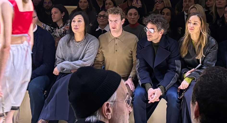 De ce era Mark Zuckerberg în primul rând la Prada