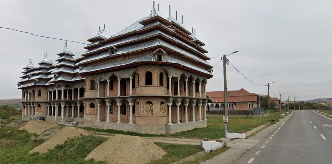 De ce nu-și fac romii căldărari toaletă în case: ”Nu se cade să-ți faci nevoile în casa în care dormi și mănânci” / Povestea de viață a lui Victor Clopotar din Brateiu (Sibiu) / „Mă știe lumea ca fiind căldărarul de la Calvin Klein”