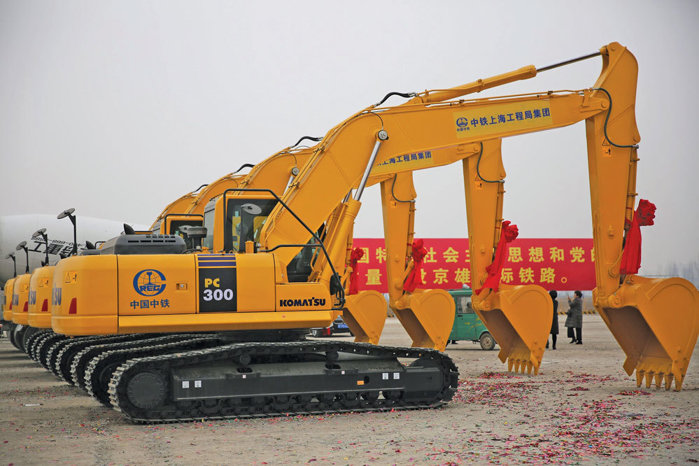 De la est, „şocul chinez“ loveşte în plin economia Germaniei. De la vest vine ameninţarea războiului taxelor vamale al lui Trump. Cancelarul german Friedrich Merz alege China