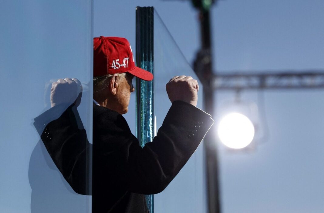 Donald Trump a „insistat” pe lângă Netanyahu să continue negocierile cu regimul criminal din Iran