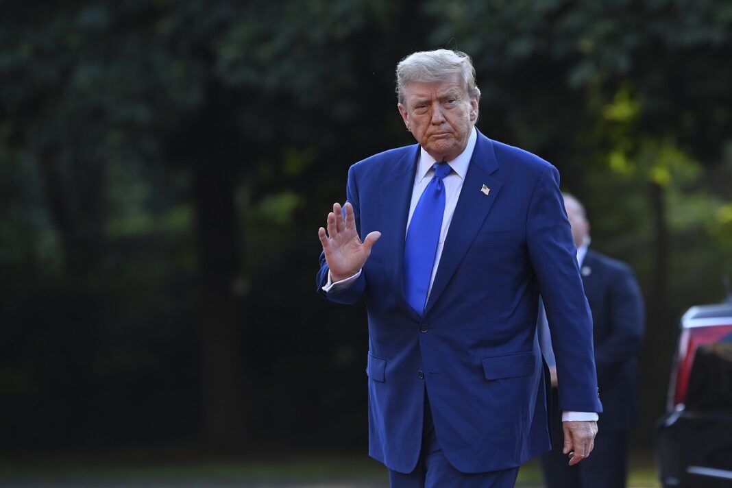 Donald Trump consideră că o răsturnare a puterii „ar fi cel mai bun lucru care s-ar putea întâmpla” în Iran