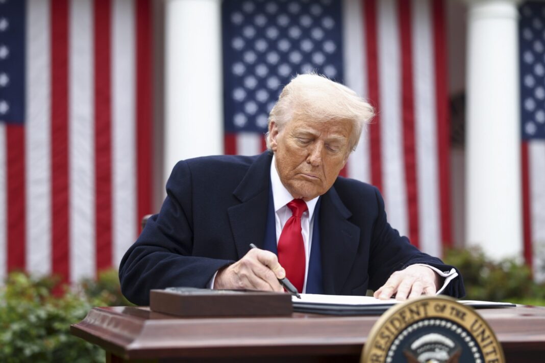 Donald Trump transformă SUA într-un stat autoritar, avertizează un raport al Human Rights Watch / Drepturile omului, pe o „spirală descendentă”