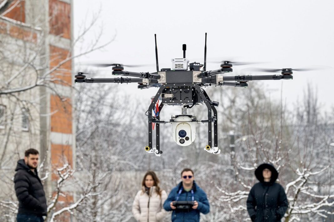 Drone și o navă cu propulsie solară vor monitoriza Dunărea / Proiect transfrontalier româno-bulgar, finanțat cu peste 730.000 de euro