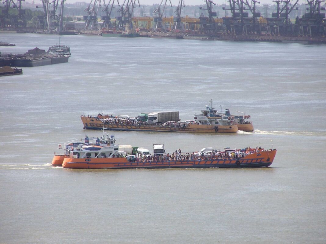 Dunărea atinge cel mai ridicat nivel din ultimii 10 ani: sute de hectare sunt deja inundate