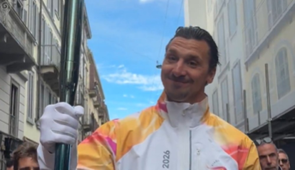 După parada lui Cristi Chivu, Zlatan Ibrahimovic a făcut și el senzație cu flacăra olimpică la Milano
