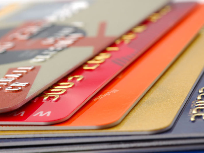 Europa trebuie să-şi reducă dependenţa de Visa şi Mastercard şi să adopte soluţii proprii pentru a rezista presiunilor americane, spune şefa uneia dintre cele mai importante alianţe bancare de pe continent. „Suntem extrem de dependenţi”