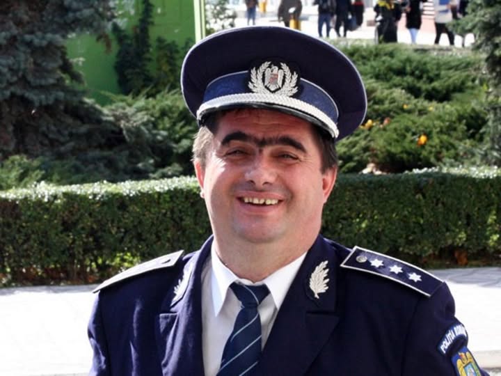 EXCLUSIV Pensionarul special Caragea, numit administrator cu susținere USR la fabrica de armament Sadu,  personaj conflictual: pus să achite daune de 10.000 de lei prim-procuroarei de la Târgu Jiu și de 1.000 de euro unui primar (sentințe definitive)