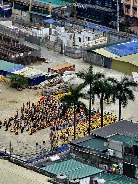 Firmele care recrutează muncitori străini cer revizuirea proiectului care impune garanții de 200.000 de euro