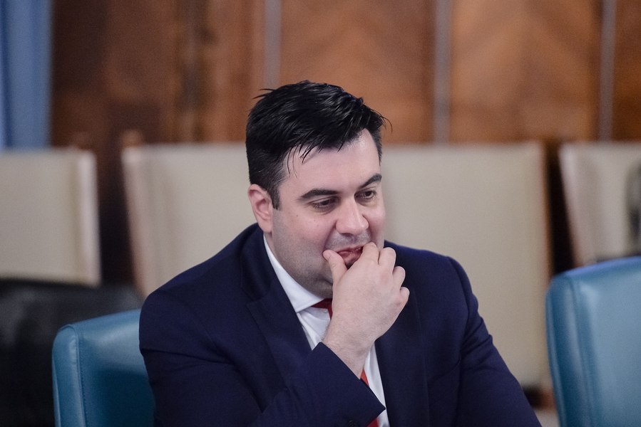 Fostul ministru al Transporturilor Răzvan Cuc, trimis în judecată de DNA în dosarul mitei de la RAR