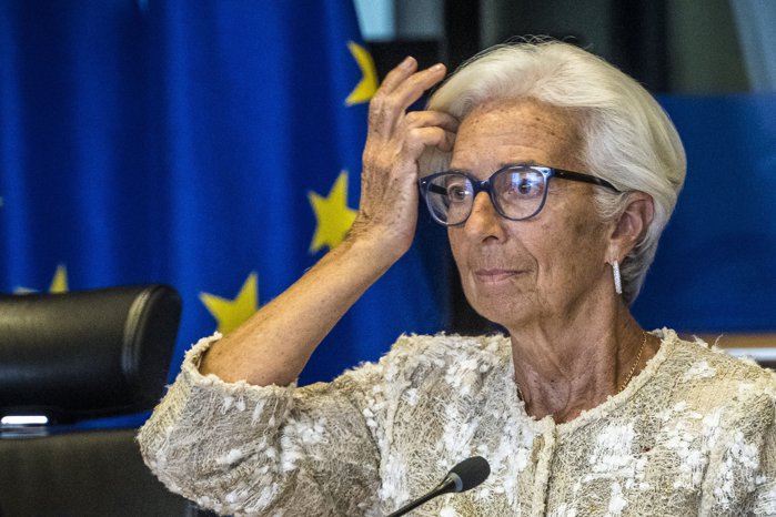 FT: În ciuda regulilor stricte ale BCE, care interzic angajaţilor să primească bani din alte părţi, Christine Lagarde, preşedinta Băncii Centrale Europene, încasează 140.000 de euro pe an de la Banca Reglementelor Internaţionale