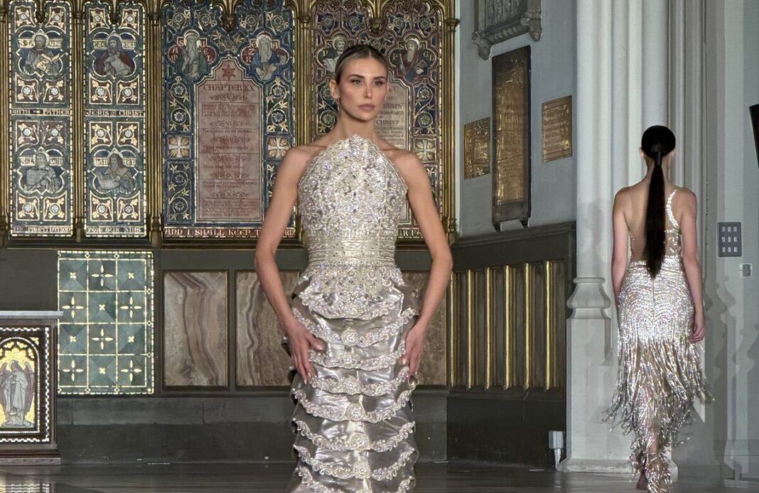 GALERIE FOTO Așa arată un baroc latino de mare impact vizual: Gannina Azur la London Fashion Week – Corespondență de la Londra 