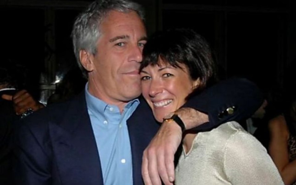 Ghislaine Maxwell, fosta iubită a lui Jeffrey Epstein, a fost audiată de o comisie a Congresului. Promite să-l disculpe pe Donald Trump, dacă acesta o graţiază