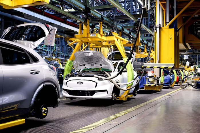 Grupul Renault confirmă mutarea producţiei Dacia spre Turcia: noile modele de clasă C vor fi fabricate la Bursa, nu la Mioveni. Cifra de afaceri a grupului a crescut la 57,9 miliarde de euro în 2025, dar profitul net e pe minus 10,9 miliarde din cauza Nissan