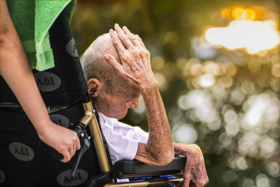 Guvernul, acuzat că lovește în persoanele cu dizabilități: „Este profund nedrept. Se sugerează că suntem prea mulți sau că abuzăm de drepturi”