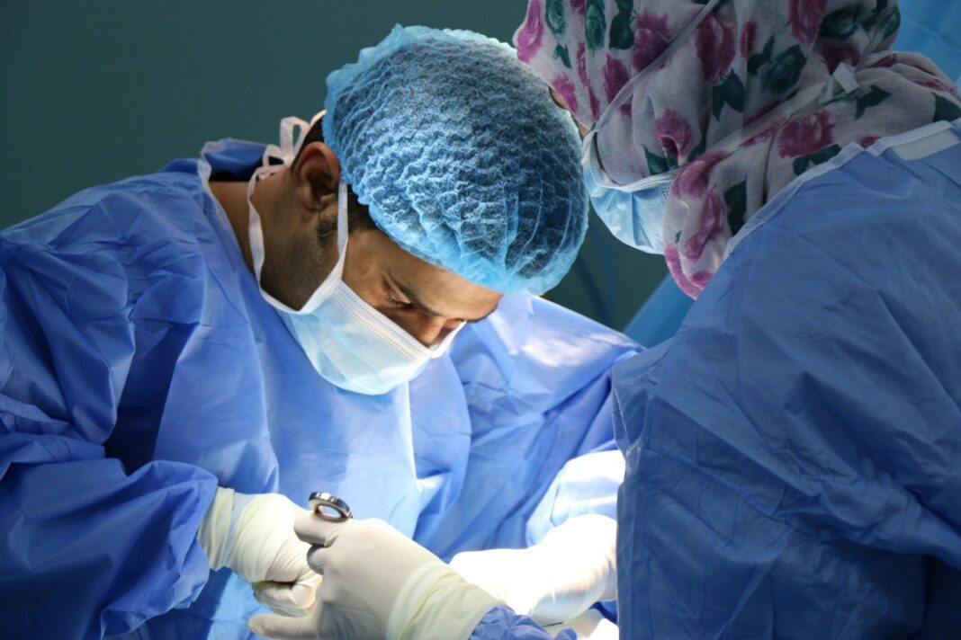 Guvernul belgian vrea ca studenţii la medicină să urmeze o pregătire obligatorie în medicina militară