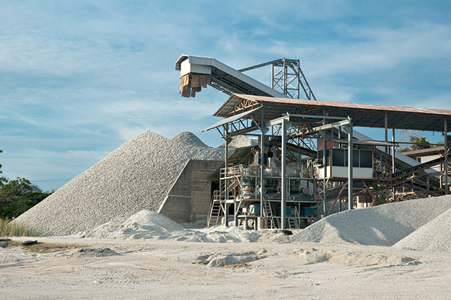 Holcim România îşi consolidează prezenţa pe piaţa materialelor de construcţii şi cumpără de la familia Broască firma Uranus Pluton