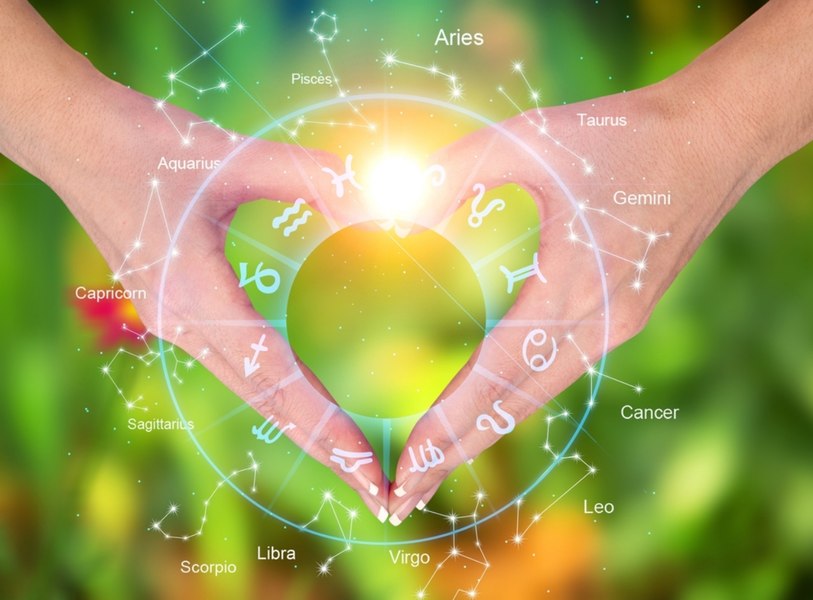 Horoscop miercuri, 25 februarie. O zodie își ascunde emoțiile, în semn de vulnerabilitate. Alți nativi sunt cu gândul la escapade romantice