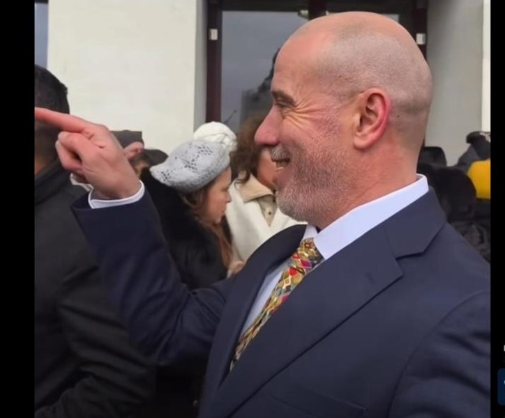 Imagini revoltătoare cu ministrul Demeter Andras Istvan, în „dialog” cu actorii. „Ministrul Culturii confundă dialogul cu monologul și respectul cu replicile de mahala(...)