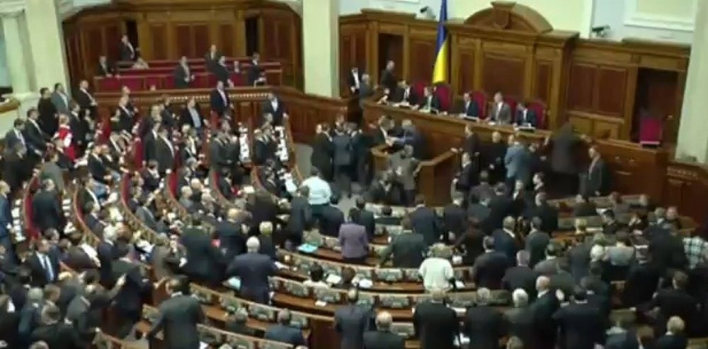 Incident suspect în Parlamentul ucrainean: zeci de deputați, afectați de o posibilă toxiinfecție alimentară