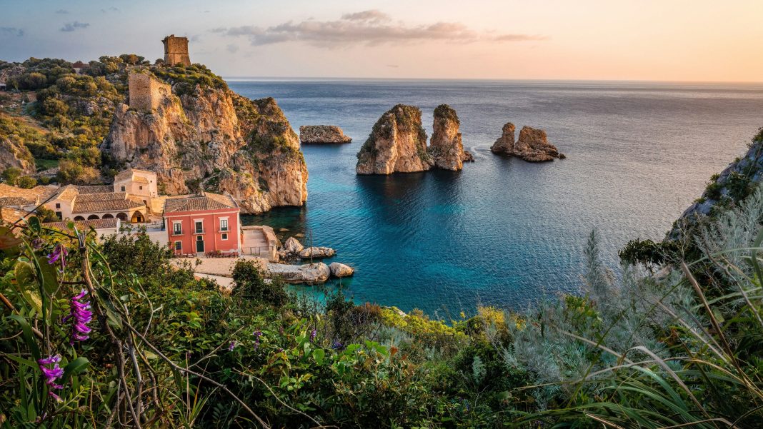 Insula italiană Capri impune o amendă uriașă turiștilor printr-o regulă surpriză