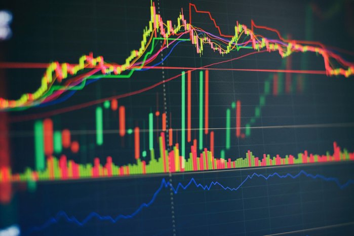 Investitorii respiră uşuraţi: Pieţele asiatice cresc după datele industriale optimiste venite din SUA, aurul şi argintul recuperează pierderile, Bitcoin urcă, iar India intră în centrul atenţiei globale