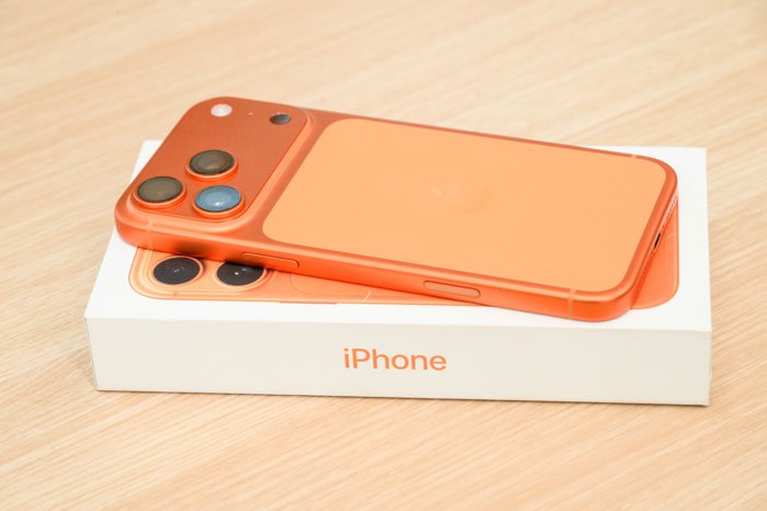 iPhone-ul portocaliu ”Hermes” sparge toate recordurile în China: Apple a dat lovitura cu noile variante de iPhone-uri, care au revitalizat vânzările în una dintre cele mai mari pieţe pentru producătorul american