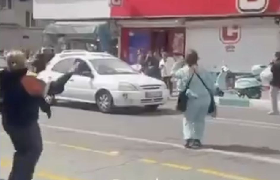 „Iranienii își doresc acest lucru” – reacție după imaginile cu oameni care cântă și dansează în stradă