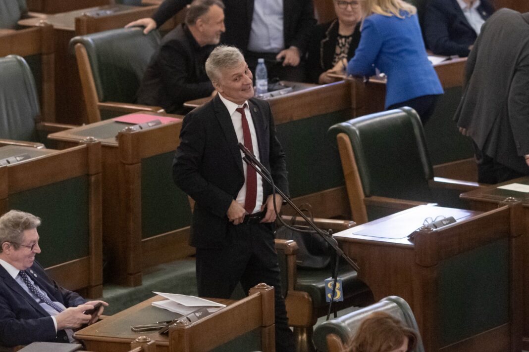 Liderul senatorilor PSD către premierul Bolojan: Dacă nu vă place această coaliţie, căutaţi-vă alta cu USR
