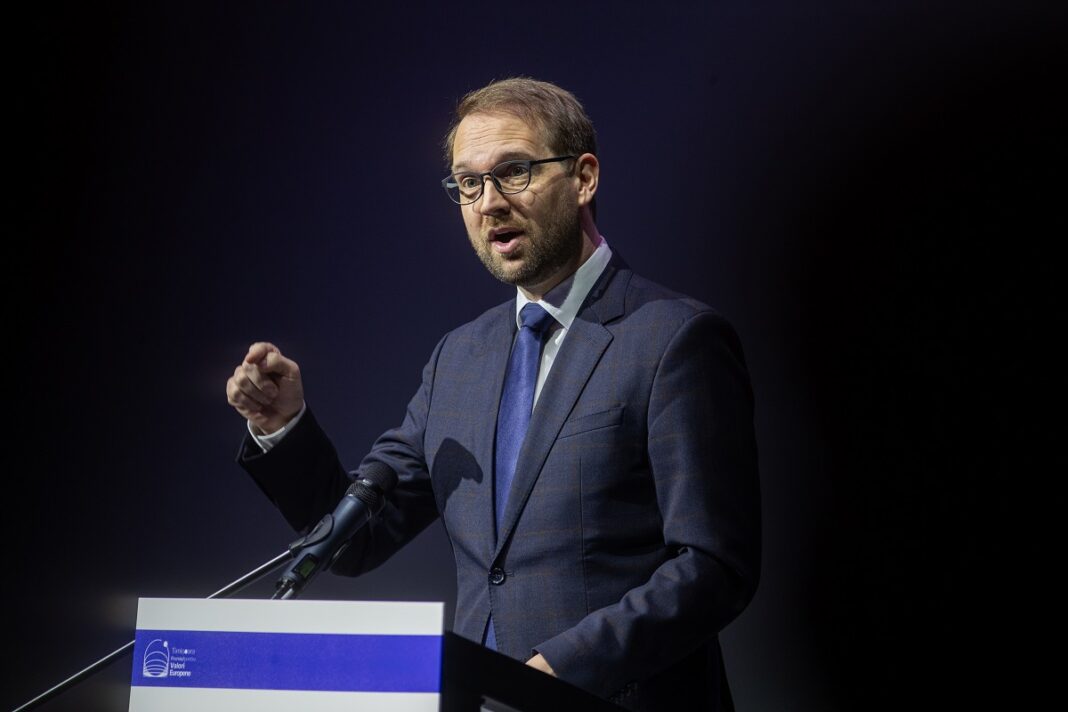 Liderul USR Dominic Fritz despre negocierile pe buget: Linia roșie pentru USR este fără datorii noi / Nici nu sunt de acord să creștem taxele pentru clasa de mijloc, cu impozitare progresivă