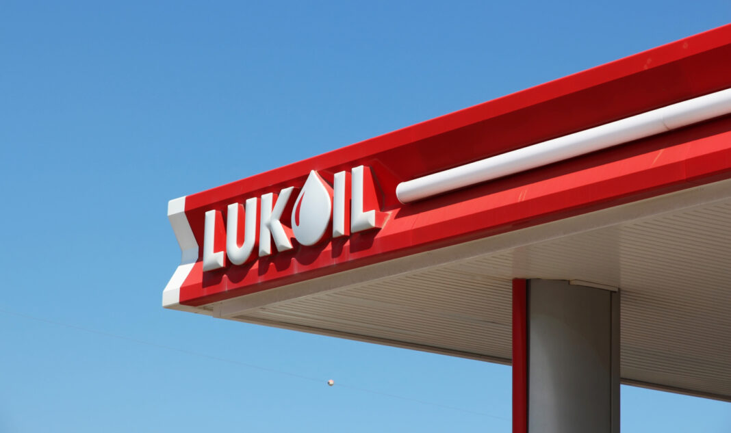 Lukoil dă statul român în judecată şi invocă un caz de forţă majoră, după retragerea din proiectul Trident din Marea Neagră