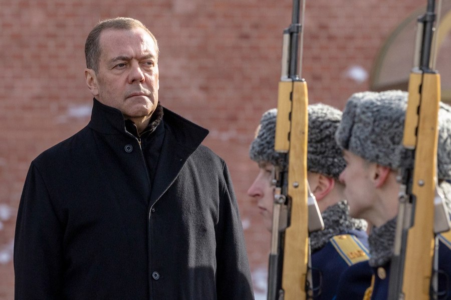 MAE îl pune la punct pe Medvedev după ce jignit-o pe șefa diplomației UE: „Cei care numesc femeile «șobolan» ar trebui ignorați. Femeile merită mult mai mult”