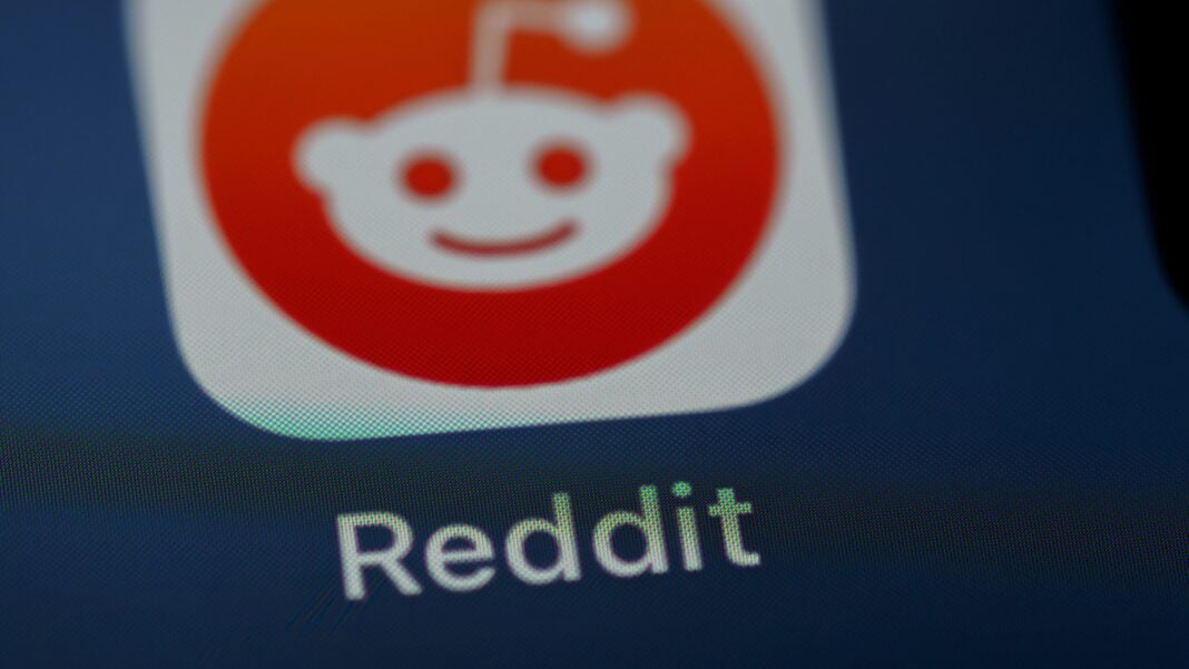 Marea Britanie amendează Reddit cu aproape 20 de milioane de dolari pentru încălcări legate de datele copiilor