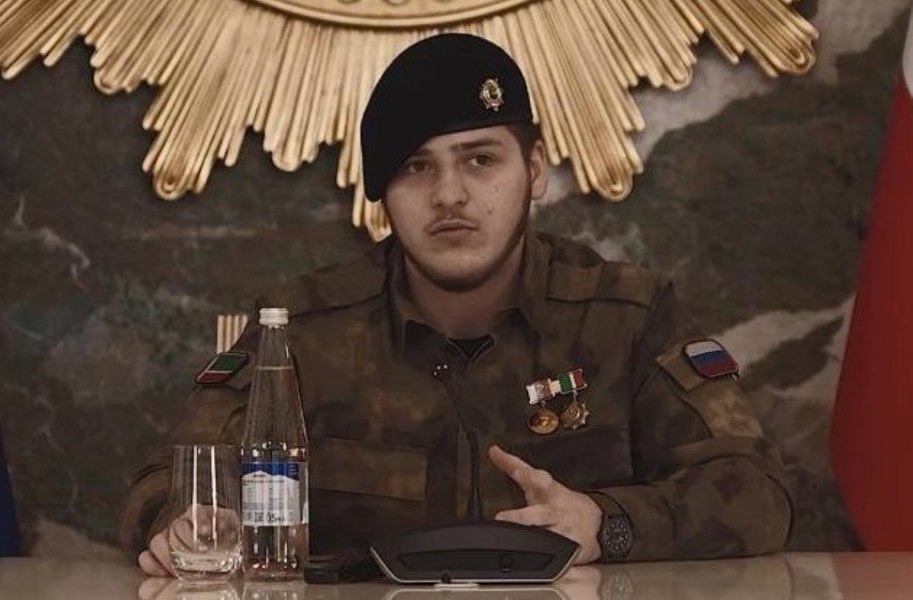 Măsuri de securitate fără precedent şi tensiuni pentru „moştenire” în familia Kadîrov. Fiul liderului cecen, vizibil slăbit, îşi ascunde cicatricile sub machiaj
