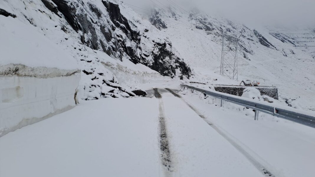 METEO: Ploi, ninsori și vânt puternic în toată țara 