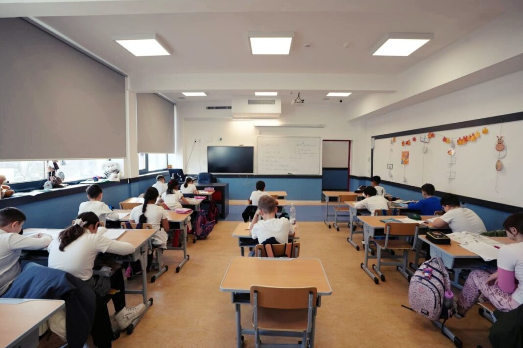 Ministerul Educației: Vacanța din această perioadă nu este „vacanță de schi”. Scopul este echilibrarea ritmului de învățare