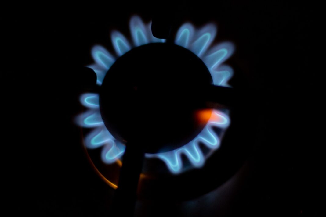 Ministrul Energiei:  ”Îi asigur pe români că preţurile la gaz nu cresc” / ”Românii nu mai puteau suporta încă o rundă de scumpiri”