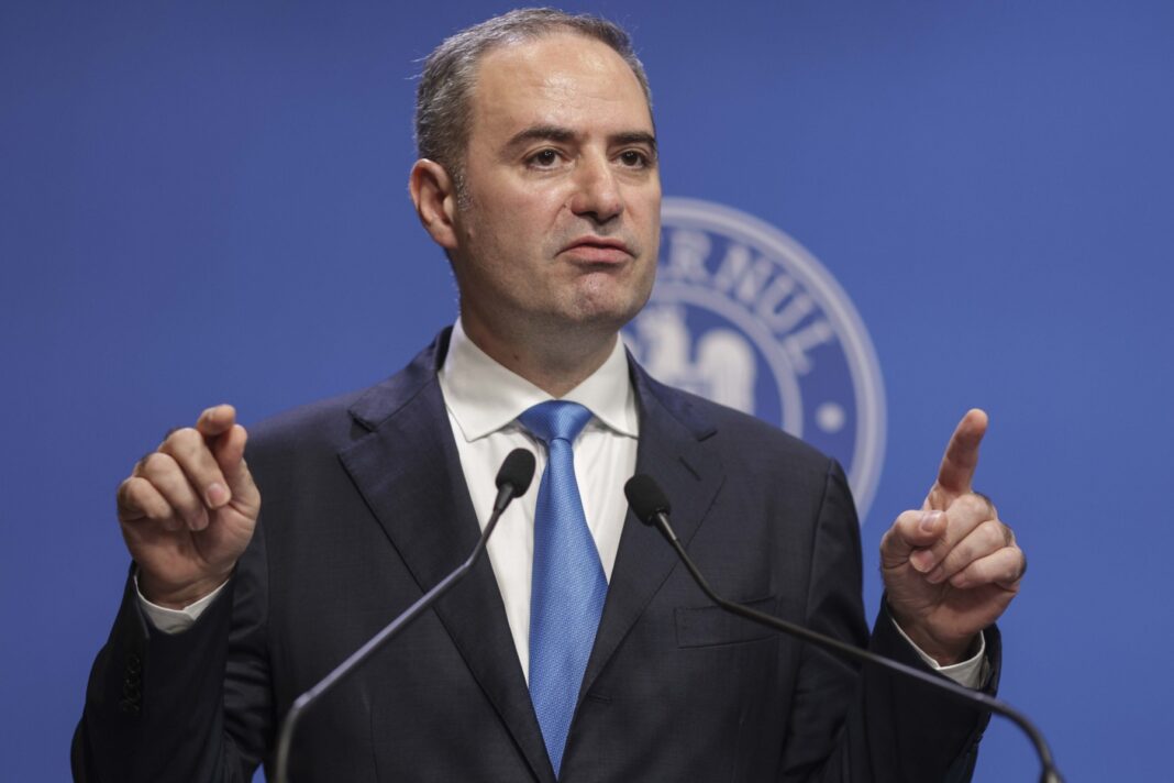 Ministrul Finanțelor consideră că reducerea deficitului bugetar este un „proiect național” / Vrea reducerea costurilor de împrumut ale României sub 6% până la finalul anului