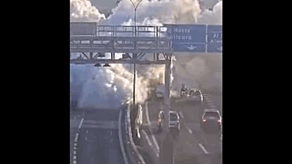 Momentul în care un camion plin cu gaz lichefiat a explodat în Chile. Cel puțin 4 oameni au murit