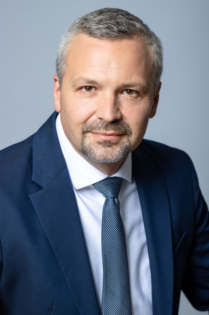 NewCold Romania SRL, parte a grupului olandez NewCold Group, va dezvolta primul depozit frigorific complet automatizat din România, în Ştefăneştii de Jos, judeţul Ilfov. BCR şi BERD acordă finanţări de 36 mil.euro fiecare pentru proiect