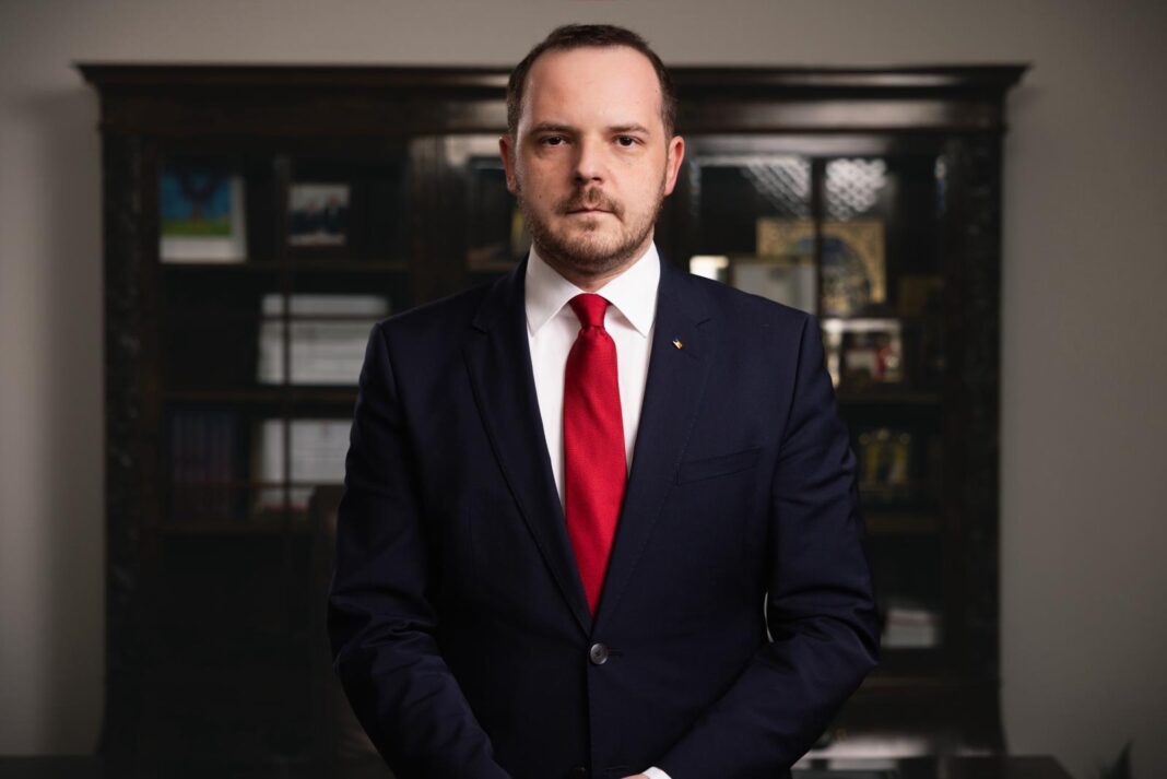 NEWS.ro: Alexandru Rogobete: Profesia de medic este una mobilă, iar medicul are dreptul să aleagă unde lucrează