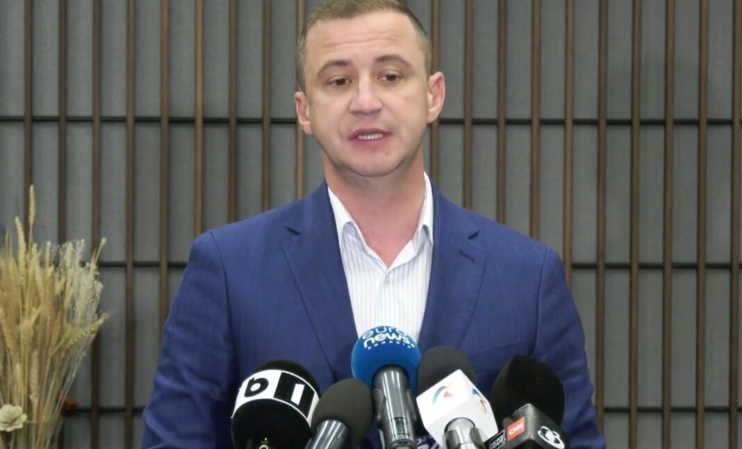 NEWS.ro: Alfred Simonis, după ce Dominic Fritz a pierdut procesul cu ANI : Am încercat în mai multe rânduri să schimbăm legislaţia în domeniul incompatibilităţilor şi al conflictului de interese. Cei mai vehemenţi împotriva schimbării au fost cei de la USR