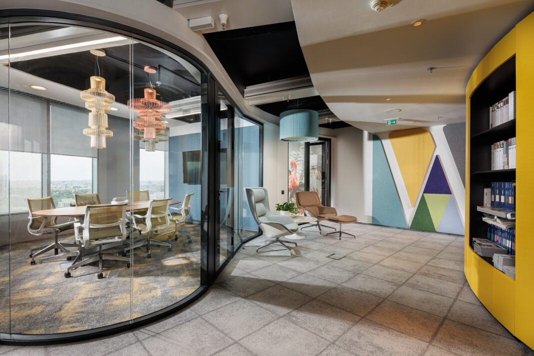 NEWS.ro: ANALIZĂ: Lipsa de predictibilitate fiscală şi presiunea pe cash-flow mută firmele în spaţii de co-working. Firmele nu mai acceptă chirii pe termen lung, costuri fixe greu de ajustat, investiţii ireversibile