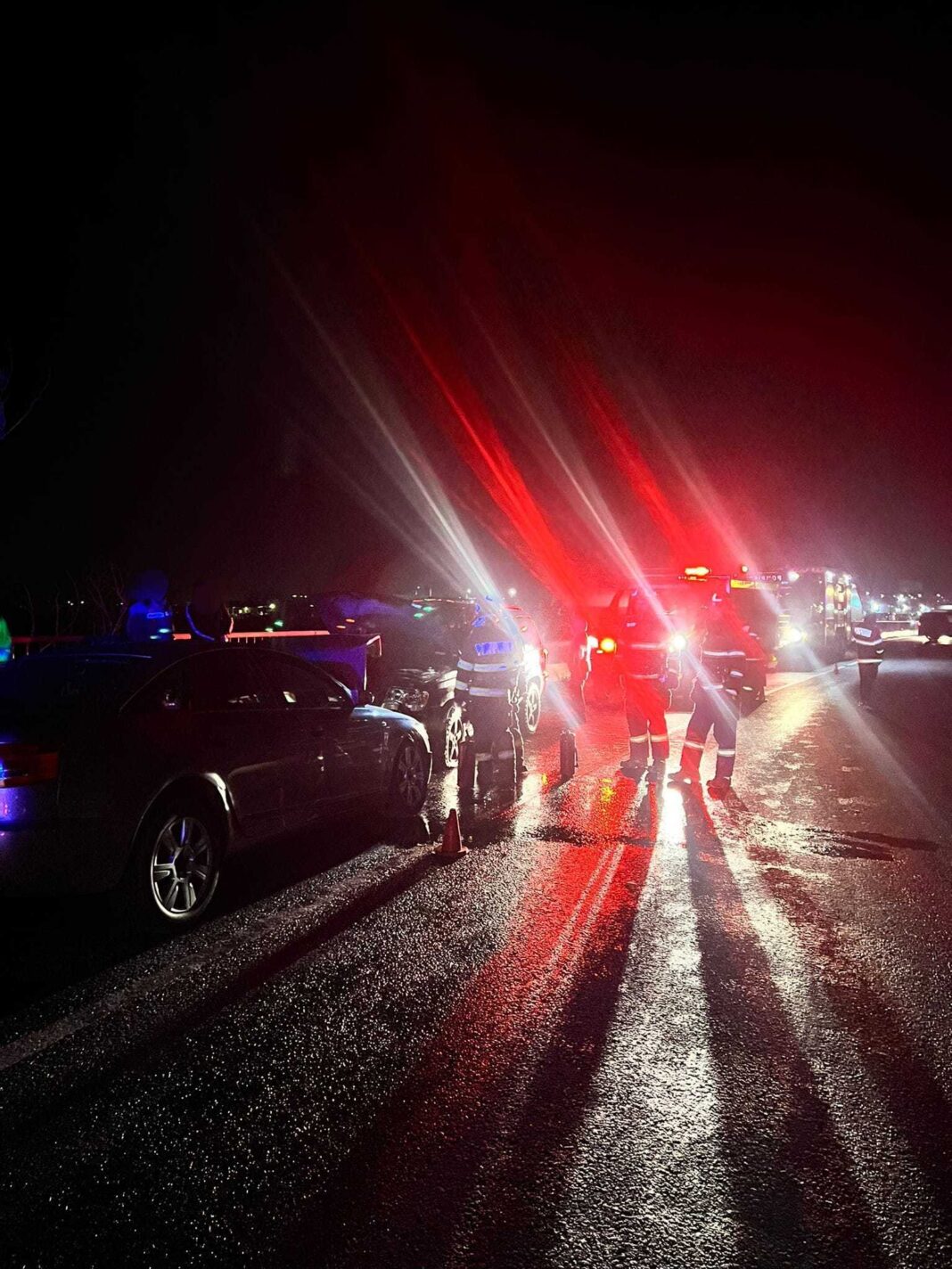 NEWS.ro: Argeş: Trei copii şi doi adulţi, răniţi într-un acicdent produs pe DN 73