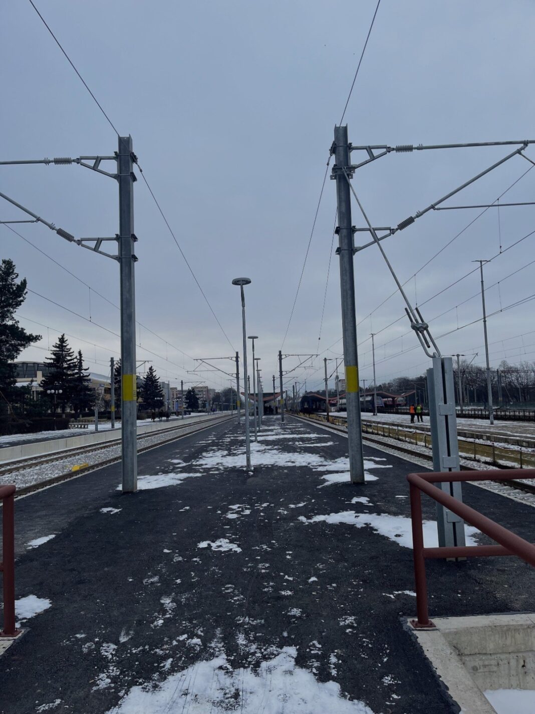 NEWS.ro: Asociaţia Pro Infrastructură: Gara Braşov, afectată de... modernizare / Ne aşteptăm ca lucrările să mai dureze 2-3 ani / Organizaţia reclamă soluţii de cascadorii râsului - FOTO