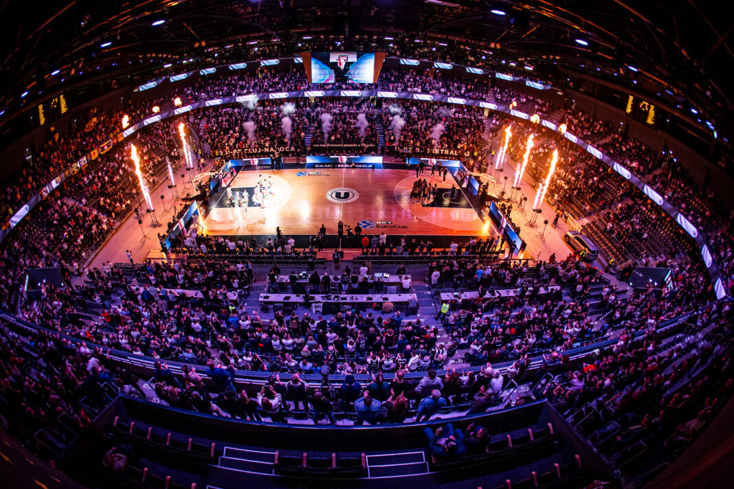 NEWS.ro: Baschet masculin: U BT Cluj învinge Aris Salonic şi se califică în optimile BKT EuroCup în faţa a 10.000 de fani