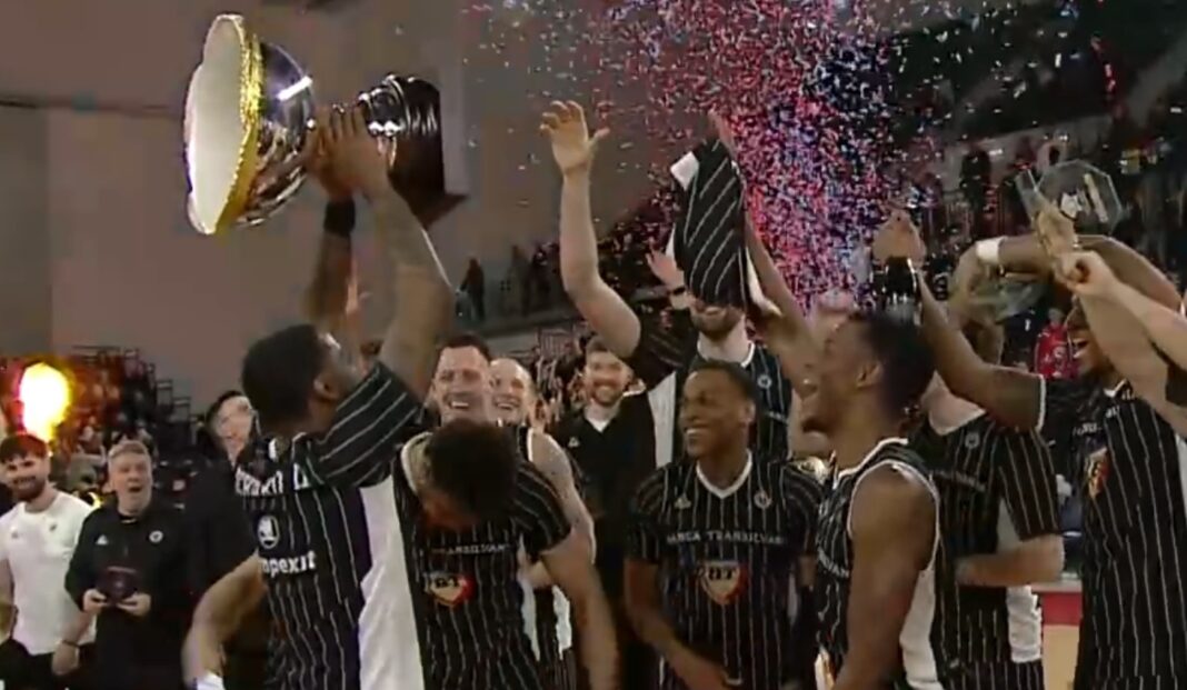 NEWS.ro: Baschet: Universitatea-BT Cluj-Napoca a câştigat Cupa României la masculin, 85-84 cu CSM Oradea