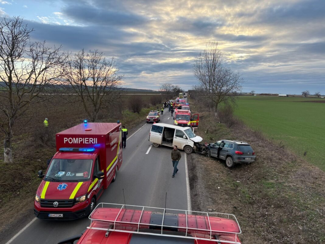 NEWS.ro: Bihor: Două persoane, transportate la spital în urma unui accident în care au fost implicate cinci autovehicule, pe DN 19