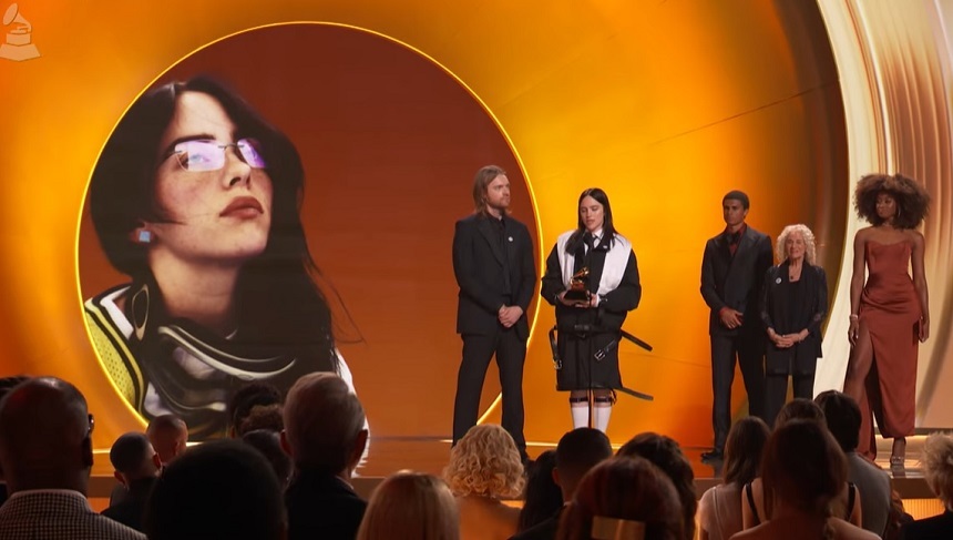 NEWS.ro: Billie Eilish a denunţat ICE pe scena Premiilor Grammy: „Nimeni nu este ilegal pe un teritoriu furat” - VIDEO
